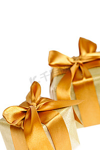 金色两个摄影照片_两个金色包裹的礼盒