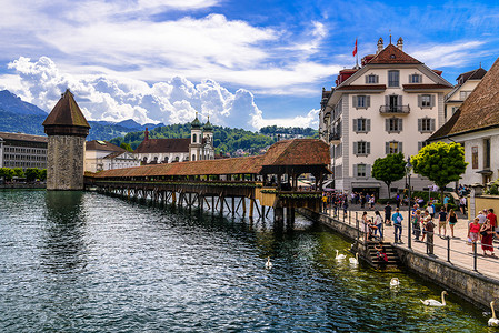 瑞士卢塞恩卢塞恩市中心的教堂桥