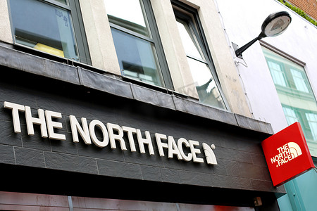 The North Face Shop Sign 伦敦卡纳比街