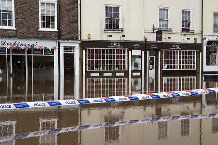 满溢水摄影照片_约克洪水 - 2012 年 9 月 - 英国