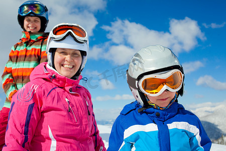 滑雪女孩子摄影照片_玩雪