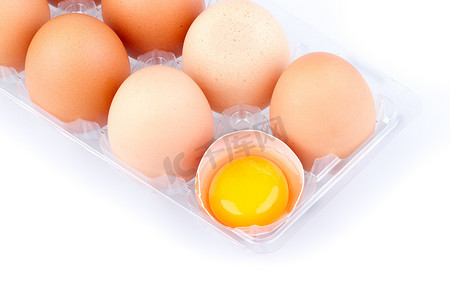 蛋黄摄影照片_塑料透明包装中的鸡蛋和蛋黄