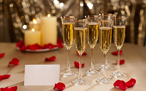 喜庆婚宴摄影照片_金色亮片婚宴布置与香槟