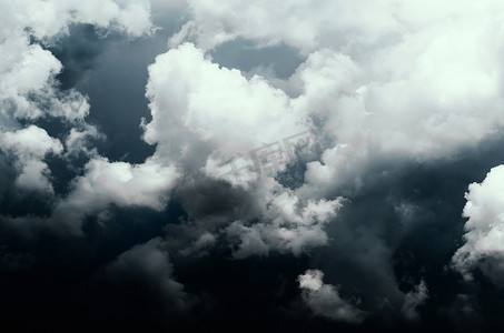 暴风雨的天空摄影照片_暴风雨的天空模式与云