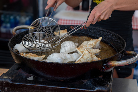 热油锅煎饺子
