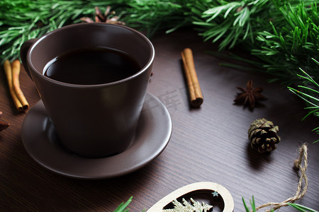 新年居家摄影照片_2020年圣诞新年概念，包括咖啡杯、圣诞树