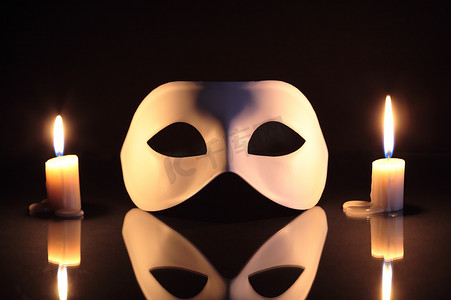面具和蜡烛