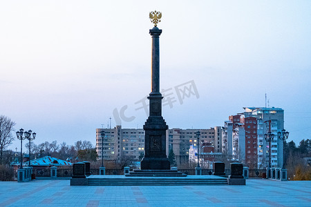 灯笼欧美风摄影照片_哈巴罗夫斯克 Komsomolskaya 广场在夜晚灯笼的照耀下。