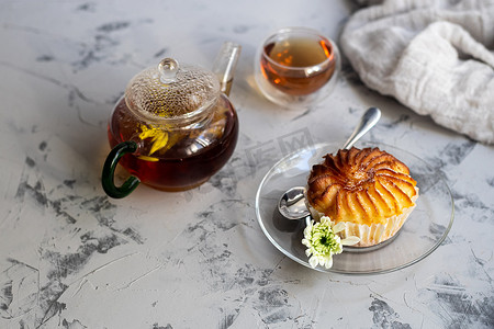 花茶茶壶摄影照片_姜和酸橙花茶。