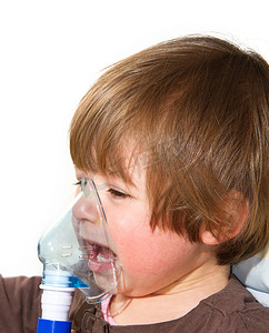 儿童接受呼吸、吸入疗法