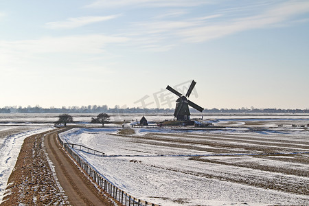 荷兰乡村的传统风车