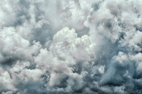 暴风雨的天空摄影照片_暴风雨的天空模式与云