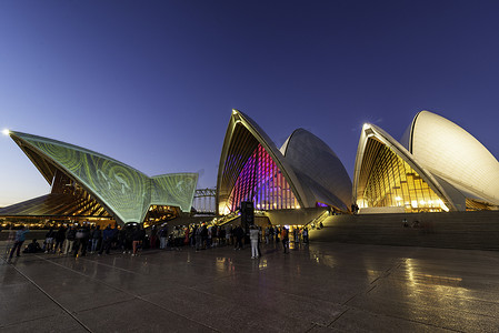 公积金图标摄影照片_悉尼歌剧院是一座多场馆表演艺术中心，被公认为 20 世纪最具特色的建筑之一