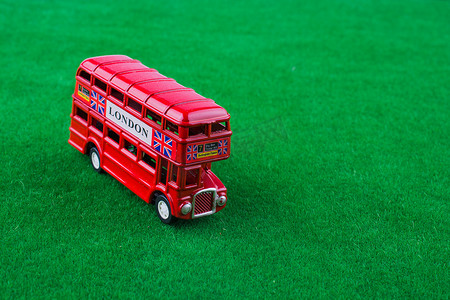 绿色巴士摄影照片_伦敦巴士