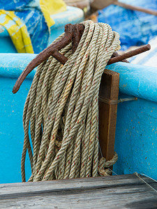 打渔摄影照片_渔船上生锈的旧锚
