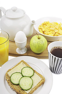 面包鸡蛋橙汁摄影照片_丰盛的早餐