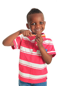 扫除除恶摄影照片_有被隔绝的牙刷的非裔美国人的黑人孩子
