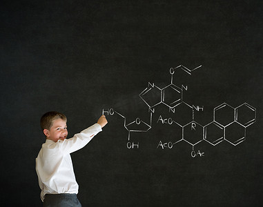 用科学化学公式写男孩商人