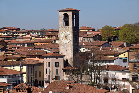 从上方俯瞰意大利伦巴第大区帕拉佐洛镇