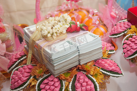 聚划算价格图摄影照片_泰国婚礼中的彩礼钱