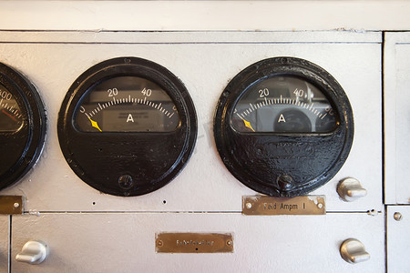 德国第二次世界大战潜艇 — 电机舱内的仪表