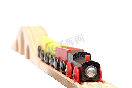 五颜六色的木制火车