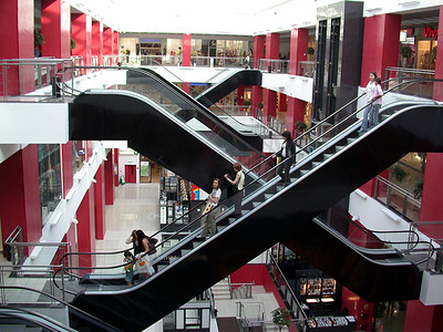 购物城市线条摄影照片_穿越自动扶梯