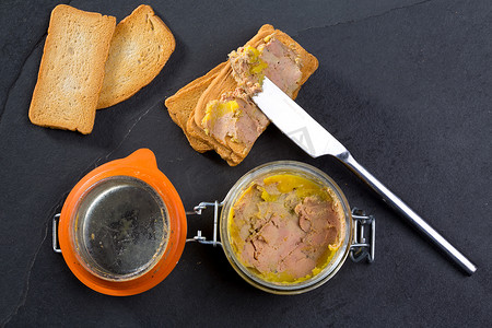 gras摄影照片_Canard Foie gras Pate 由鸭肝制成