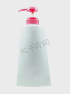 矢量香水摄影照片_带粉红色分配器泵的干净白色塑料瓶