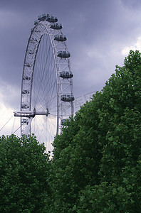 旅游海报绿色摄影照片_伦敦眼变绿