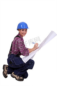 修正案摄影照片_修改图纸的熟练的建筑工人