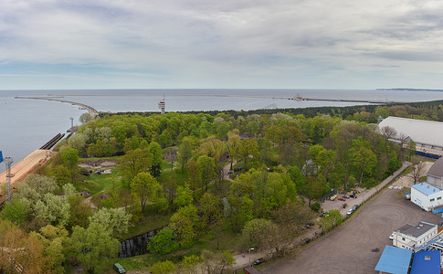 波兰 Swinoujscie 沿海城市港口入口鸟瞰图