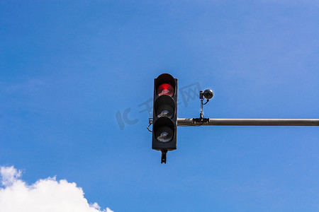 道路监控摄影照片_红绿灯和监控摄像头