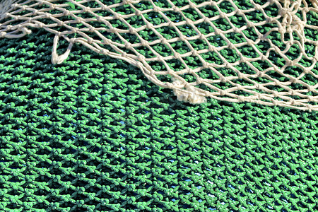在口岸的五颜六色的渔网背景