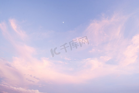 七一大气摄影照片_晴天蓝天中的云彩