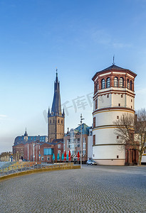 德国杜塞尔多夫旧城堡塔和圣兰伯图斯教堂