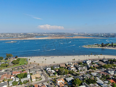 传道授业解惑摄影照片_Mission Bay 和加利福尼亚州圣地亚哥海滩的鸟瞰图。