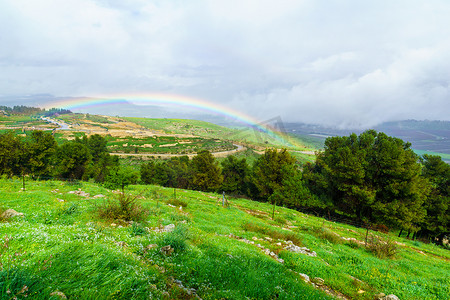 上加利利 Kedesh 山谷的彩虹