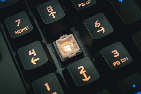 背光机械键盘数字按钮细节拍摄。