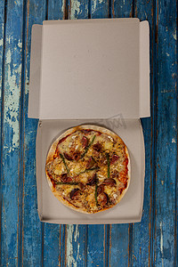 披萨盒中的美味披萨