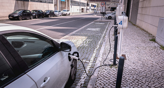 葡萄牙利本预留停车场的电动车负责