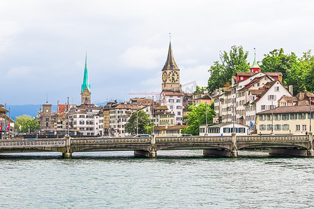 瑞士苏黎世的历史悠久的老城建筑，靠近苏黎世 HB 火车总站、Hauptbahnhof、瑞士建筑和旅游目的地
