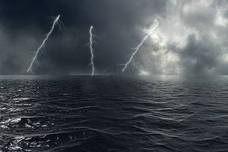 雷电天气摄影照片_在海洋的暴风雨天气