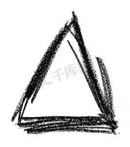 用黑色淡色蜡笔制成的三角形