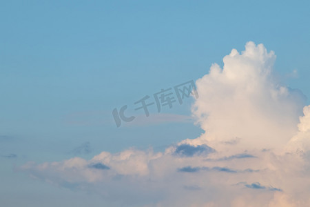 七一大气摄影照片_蓝天白云在大自然中