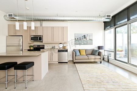 现代公寓厨房和客厅