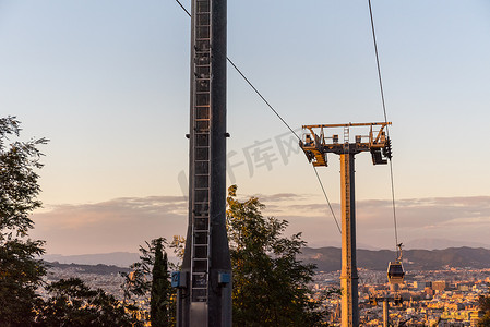 双旦特惠摄影照片_蒙特惠克城堡的 Teleferic 是一座古老的军事要塞，wi