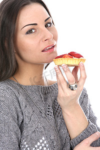 吃草莓馅饼的女人