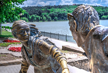 摩尔多瓦 Valea Morilor 湖边的雕塑