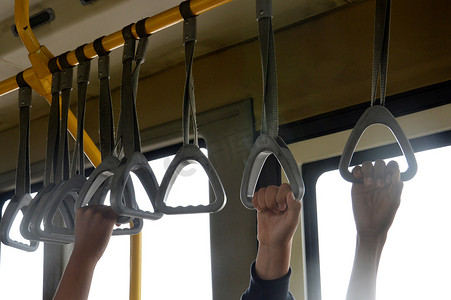 公交车上的吊带